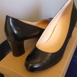 Black heeled pumps
